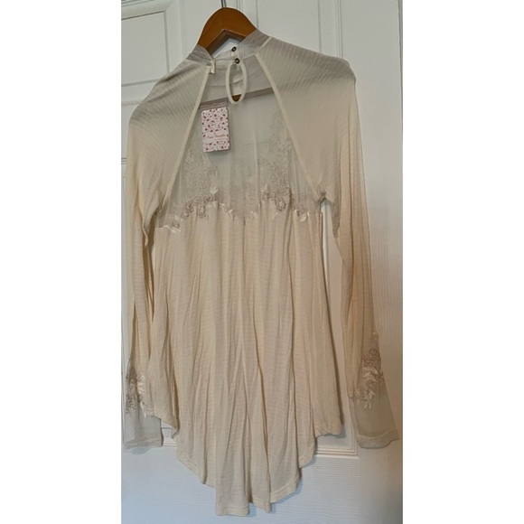 Free People lace long sleeve top. Color- cream/ivory. New with tags. Size- small - Picture 2 of 4